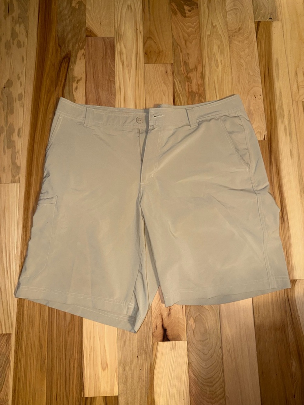 Columbia Men's Light Beige Shorts